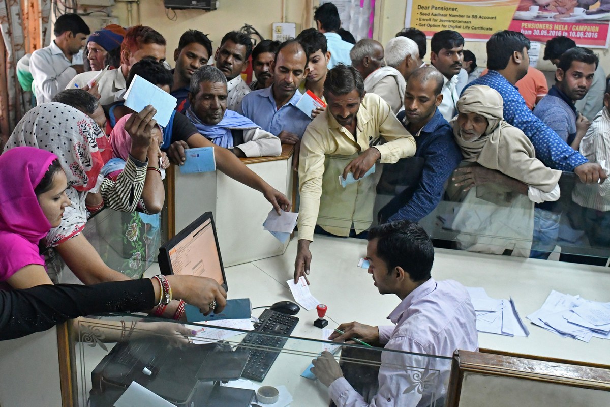 Quyết định đổi tiền khiến Ấn Độ rơi vào "cơn bão" náo loạn ảnh 4