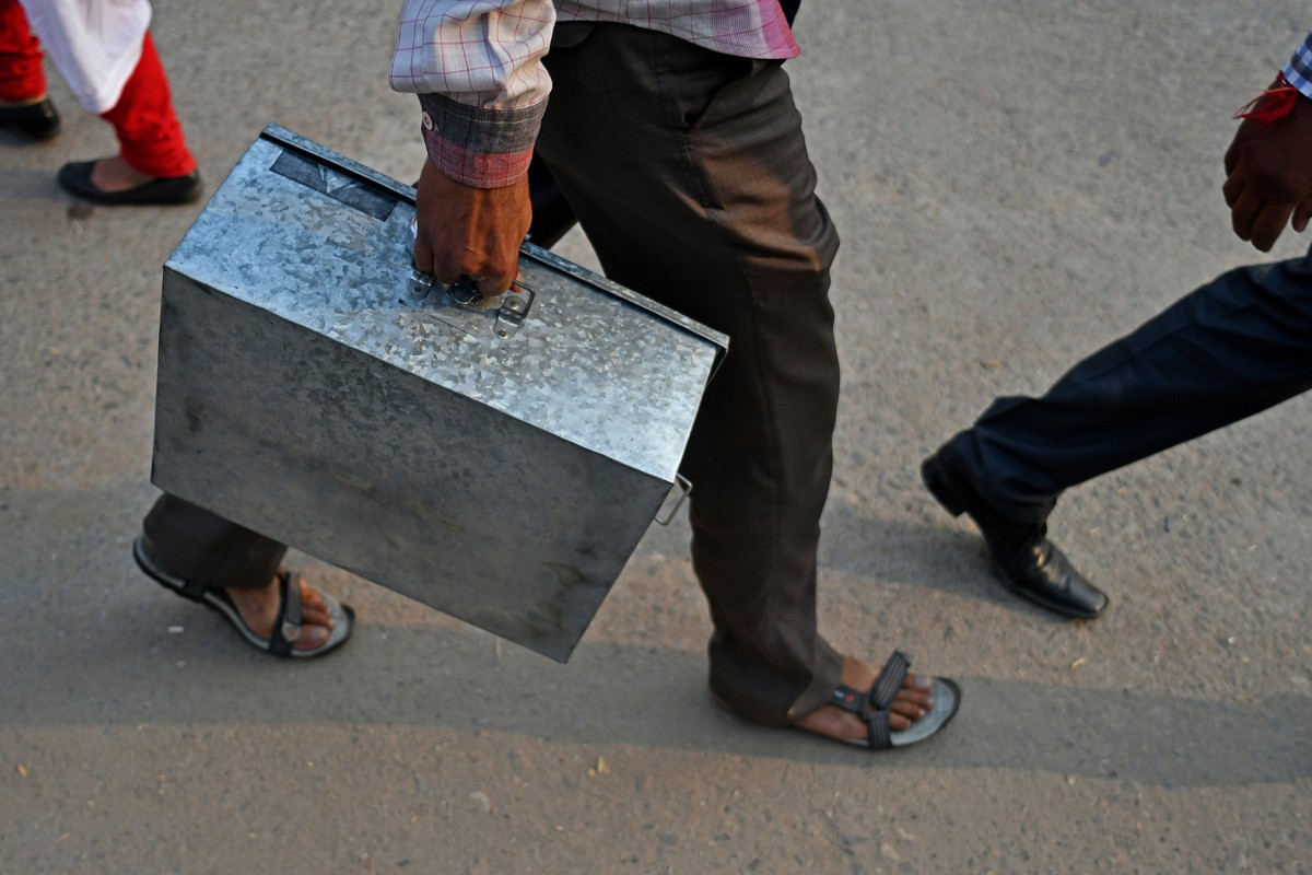 Quyết định đổi tiền khiến Ấn Độ rơi vào "cơn bão" náo loạn ảnh 2