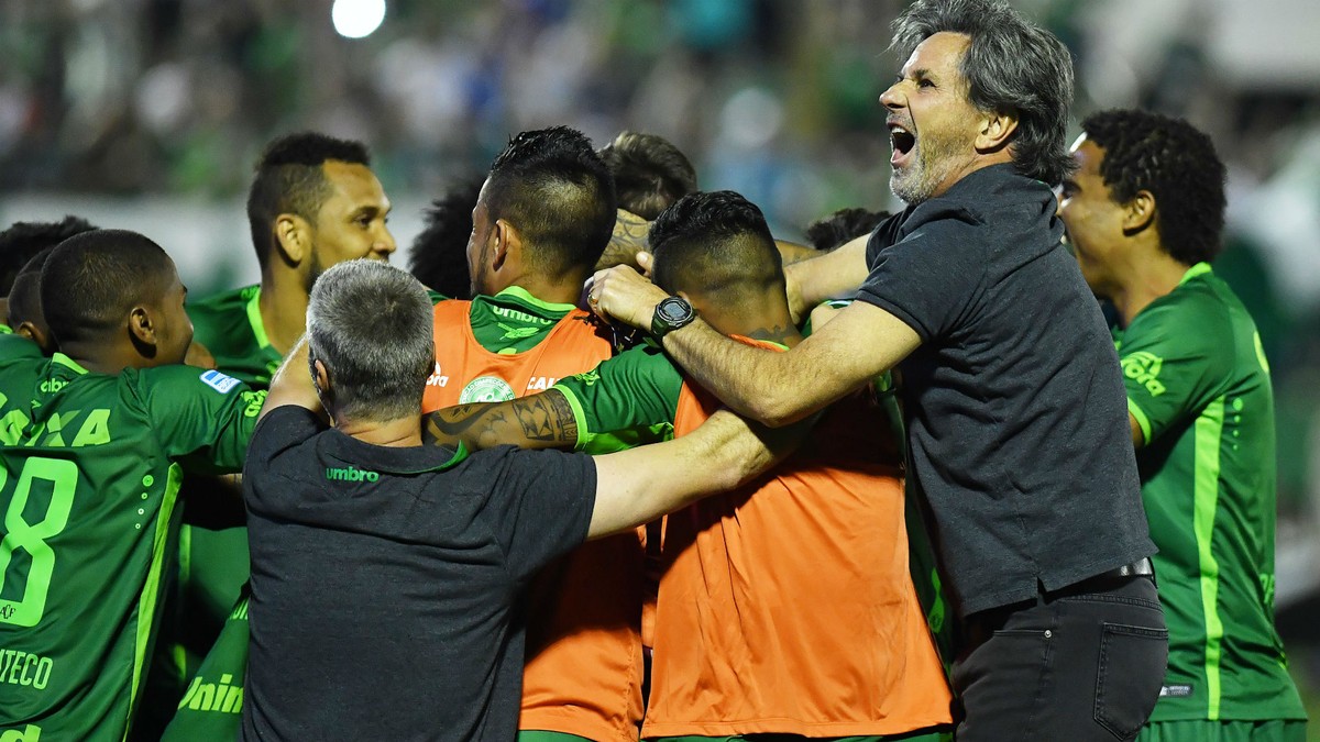 Brazil quốc tang 3 ngày tưởng niệm đội bóng tử nạn ảnh 1