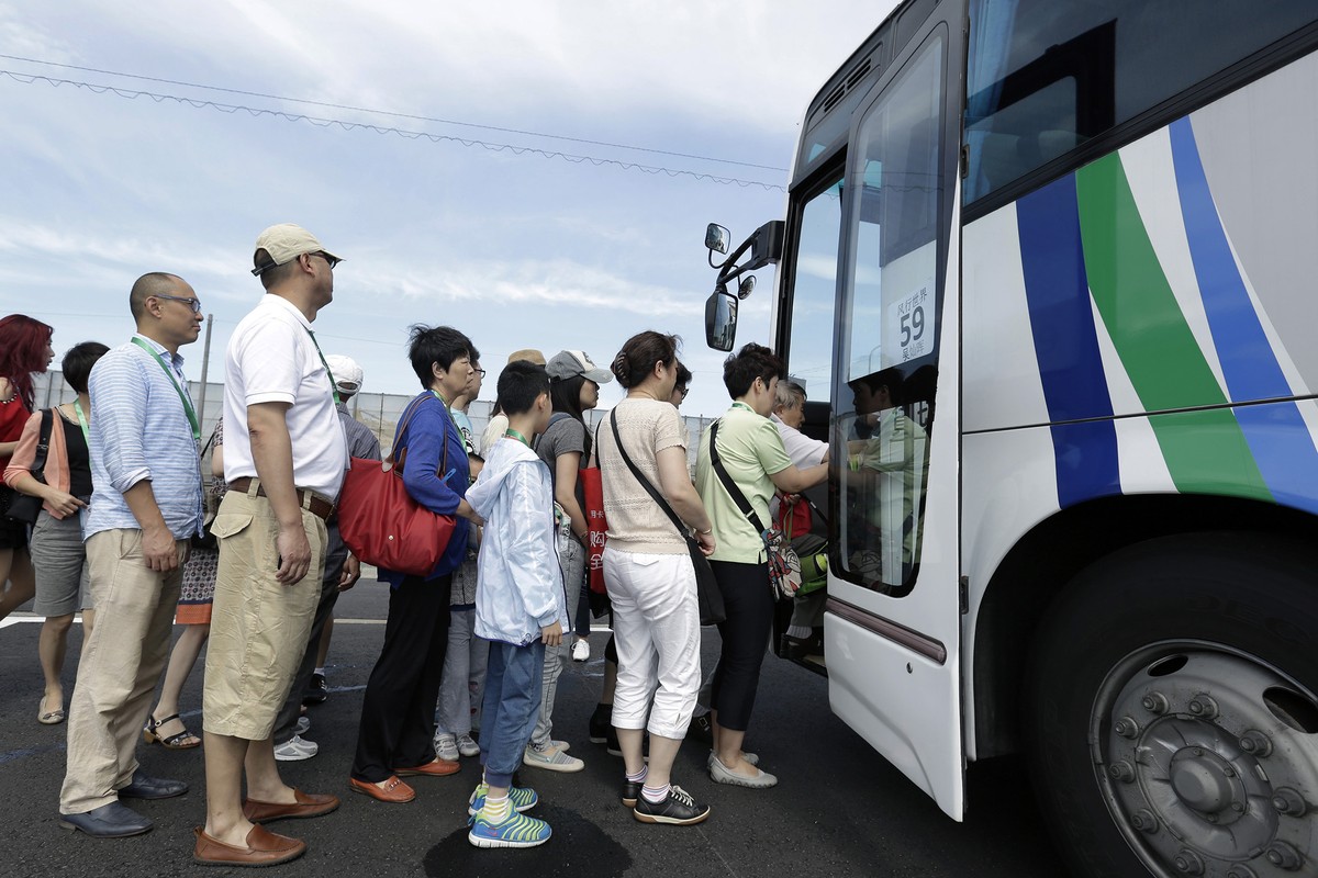 Người dân Trung Quốc đổ xô ra nước ngoài đón tết ảnh 3