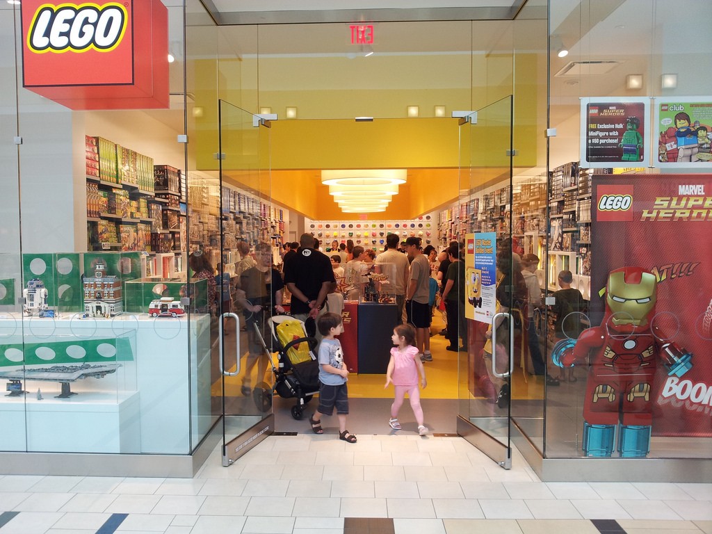 Tân CEO Lego phớt lờ cảnh báo của Tổng thống Trump ảnh 1