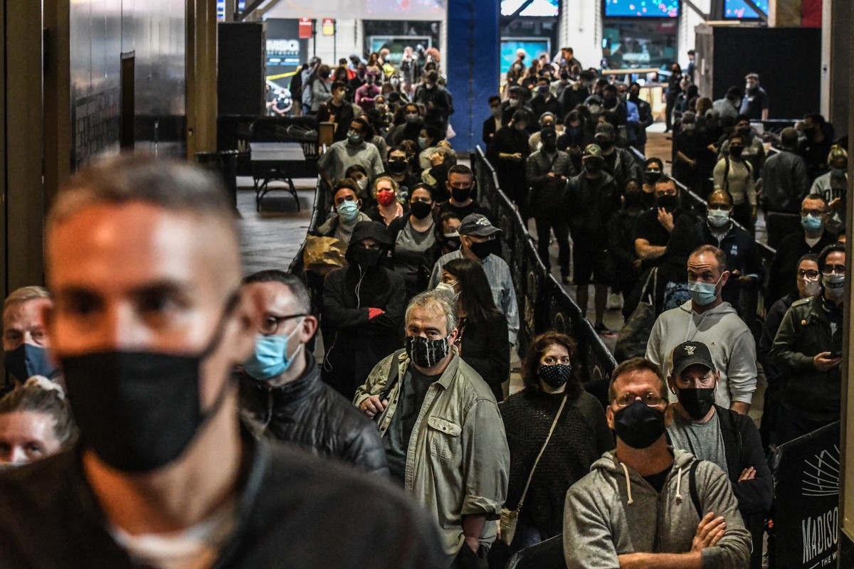 Dòng người xếp hàng bỏ phiếu sớm tại New York ngày 24/10 Dòng người xếp hàng bỏ phiếu sớm tại New York ngày 24/10