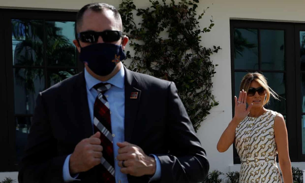 Phu nhân Tổng thống Trump vừa tới điểm bầu cử Phu nhân Tổng thống Trump vừa tới điểm bầu cử