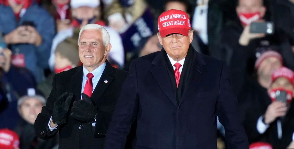 Ông Trump cùng Phó Tổng thống Mike Pence tại Michigan Ông Trump cùng Phó Tổng thống Mike Pence tại Michigan