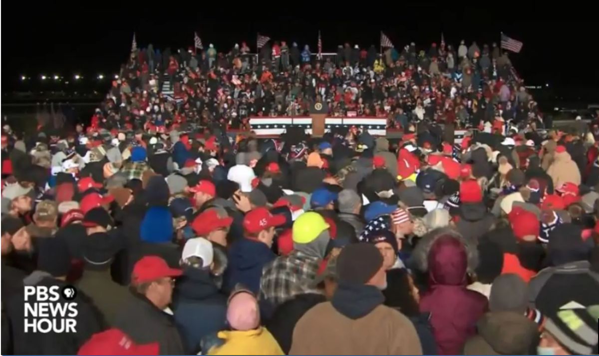 Những người ủng hộ ông Trump đã tập hợp từ nửa đêm Những người ủng hộ ông Trump đã tập hợp từ nửa đêm