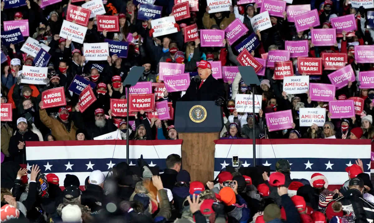 Ông Trump trong buổi diễn thuyết cuối cùng trước khi bầu cử chính thức bắt đầu Ông Trump trong buổi diễn thuyết cuối cùng trước khi bầu cử chính thức bắt đầu