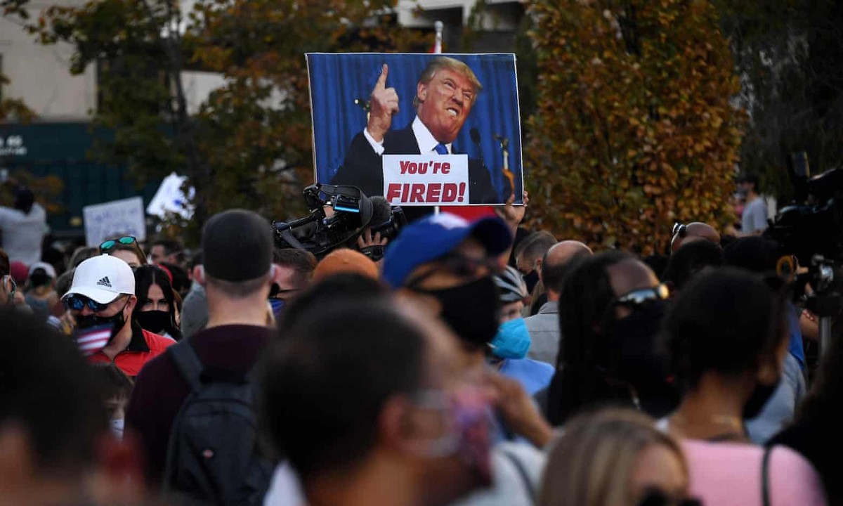 Đám đông trên đường phố Washington, ngay gần Nhà Trắng Đám đông trên đường phố Washington, ngay gần Nhà Trắng