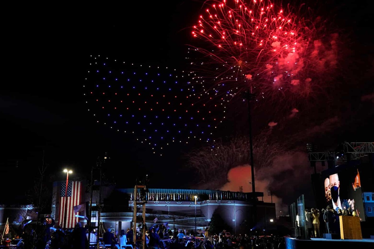 Màn pháo hoa ăn mừng Màn pháo hoa ăn mừng