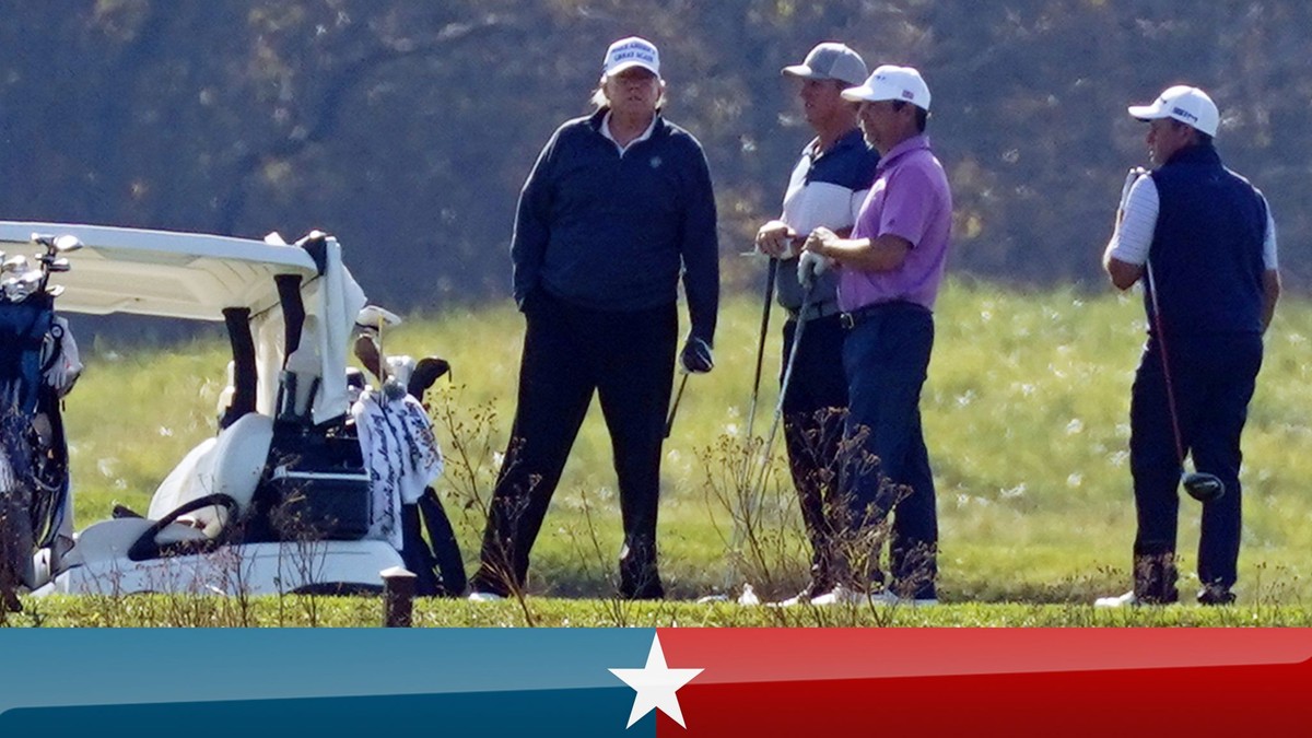 Hình ảnh ông Trump đi chơi golf khi ông Biden được tuyên bố chiến thắng cuộc bầu cử Hình ảnh ông Trump đi chơi golf khi ông Biden được tuyên bố chiến thắng cuộc bầu cử