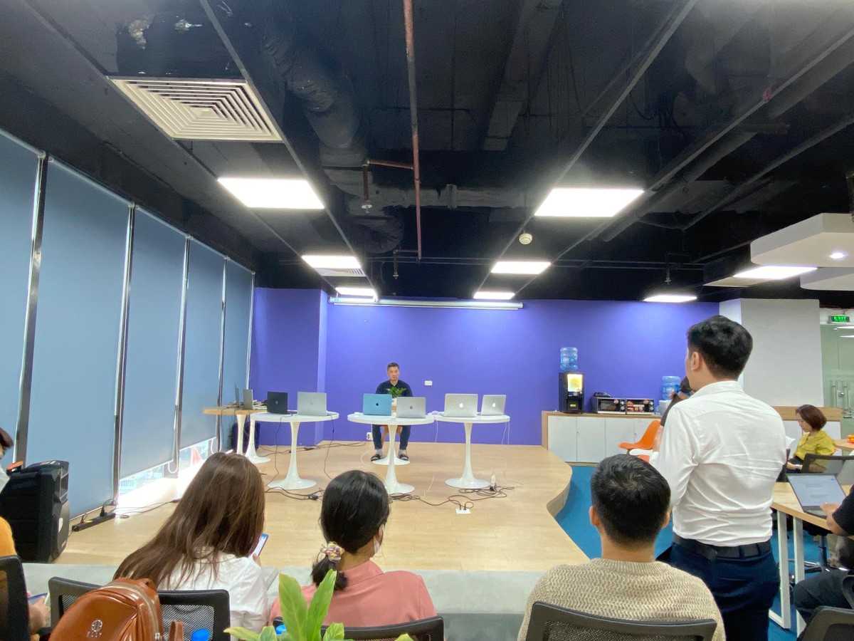 Toàn cảnh cuộc gặp gỡ nhà đầu tư Toàn cảnh cuộc gặp gỡ nhà đầu tư