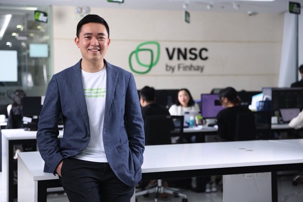 Ông Nghiêm Xuân Huy, người sáng lập Finhay và đồng thời là Chủ tịch HĐQT Công ty cổ phần Chứng khoán Vina Ông Nghiêm Xuân Huy, người sáng lập Finhay và đồng thời là Chủ tịch HĐQT Công ty cổ phần Chứng khoán Vina