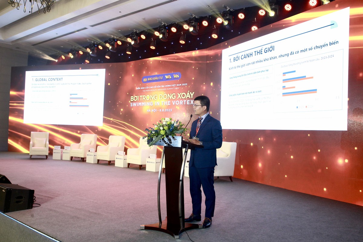 Ông Nguyễn Anh Dương, Trưởng ban nghiên cứu tổng hợp, Viện Nghiên cứu Quản lý kinh tế Trung ương (CIEM) trình bày tại Diễn đàn