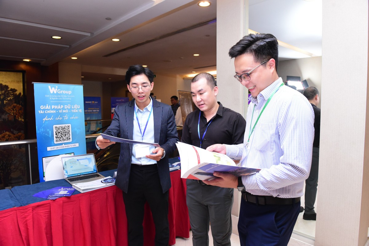 Các thành viên khác của thị trường tài chính như doanh nghiệp cung cấp dữ liệu thị trường cũng tham dự Diễn đàn