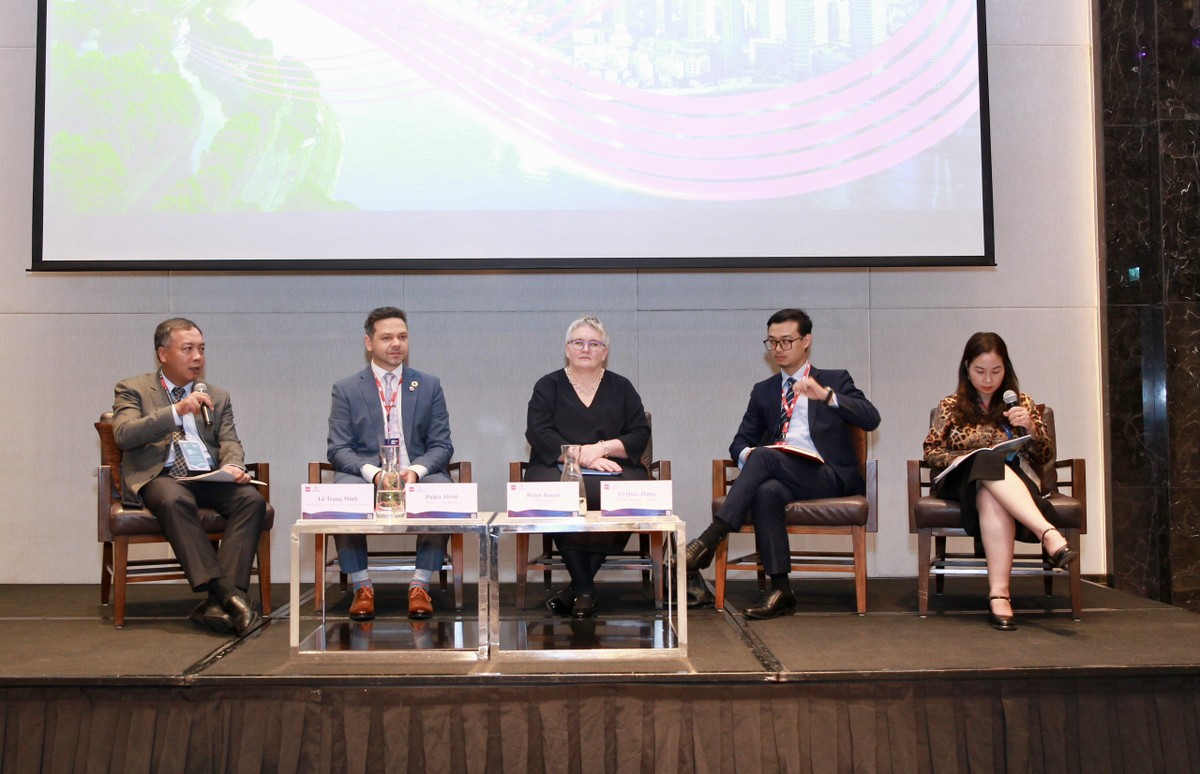 Các diễn giả tham gia buổi họp báo (Ảnh: Chí Cường)