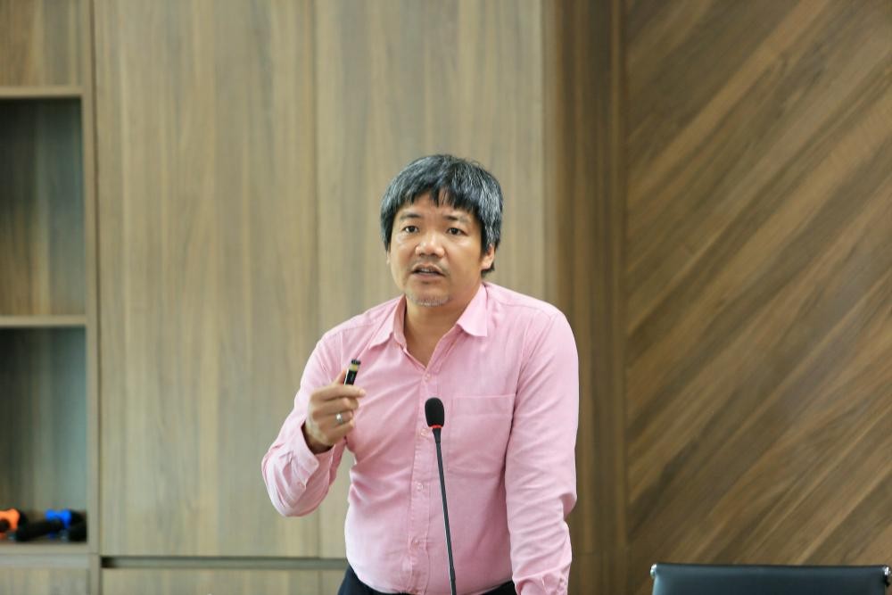 Ông Nguyễn Bá Hùng trình bày tại sự kiện Ông Nguyễn Bá Hùng trình bày tại sự kiện