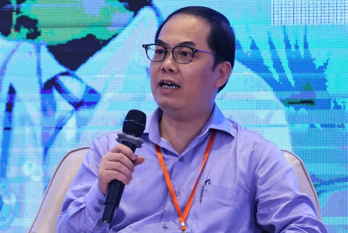 Ông Tạ Mạnh Hùng, Phó Cục trưởng, Cục Quản lý dược, Bộ Y tế chia sẻ tại Hội thảo