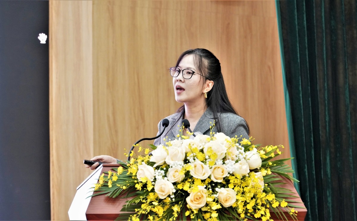 Bà Vũ Ngọc Linh, Giám đốc Nghiên cứu thị trường, Công ty Quản lý quỹ VinaCapital phát biểu tại hội thảo