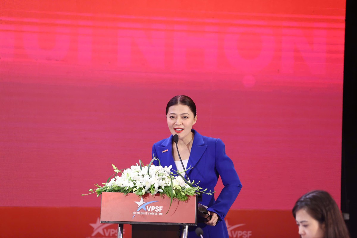 Bà Trương Lý Hoàng Phi, Phó chủ tịch Hội Doanh nhân trẻ TP.HCM chia sẻ tại phiên chuyên đề “Khoa học công nghệ và đổi mới sáng tạo - Sức bật để vươn mình”