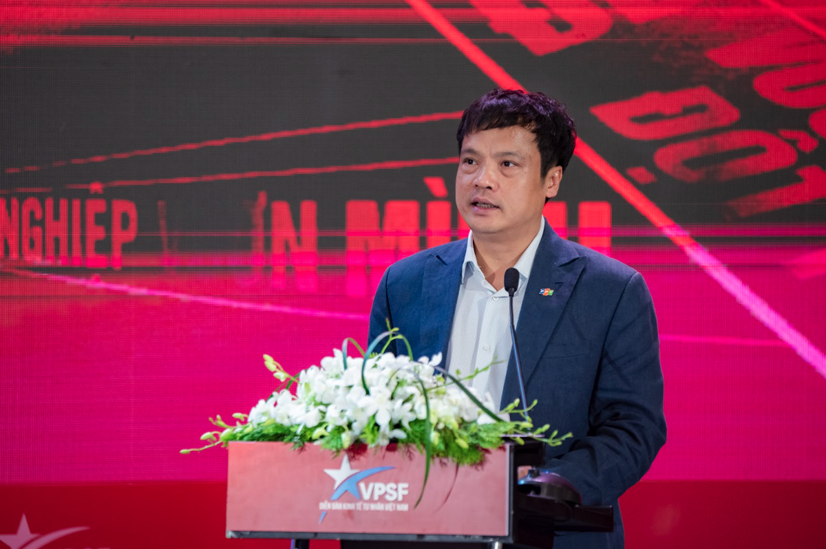 Ông Nguyễn Văn Khoa, Phó chủ tịch Hội Doanh nhân trẻ Việt Nam, Chủ tịch Hiệp hội Phần mềm và Dịch vụ Công nghệ thông tin Việt Nam, Tổng Giám đốc Tập đoàn FPT phát biểu tại sự kiện