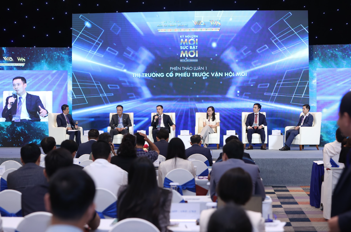 TS. Lê Đức Khánh, Giám đốc Phân tích Công ty Chứng khoán VPS chia sẻ tại phiên thảo luận. Ảnh: Đức Thanh