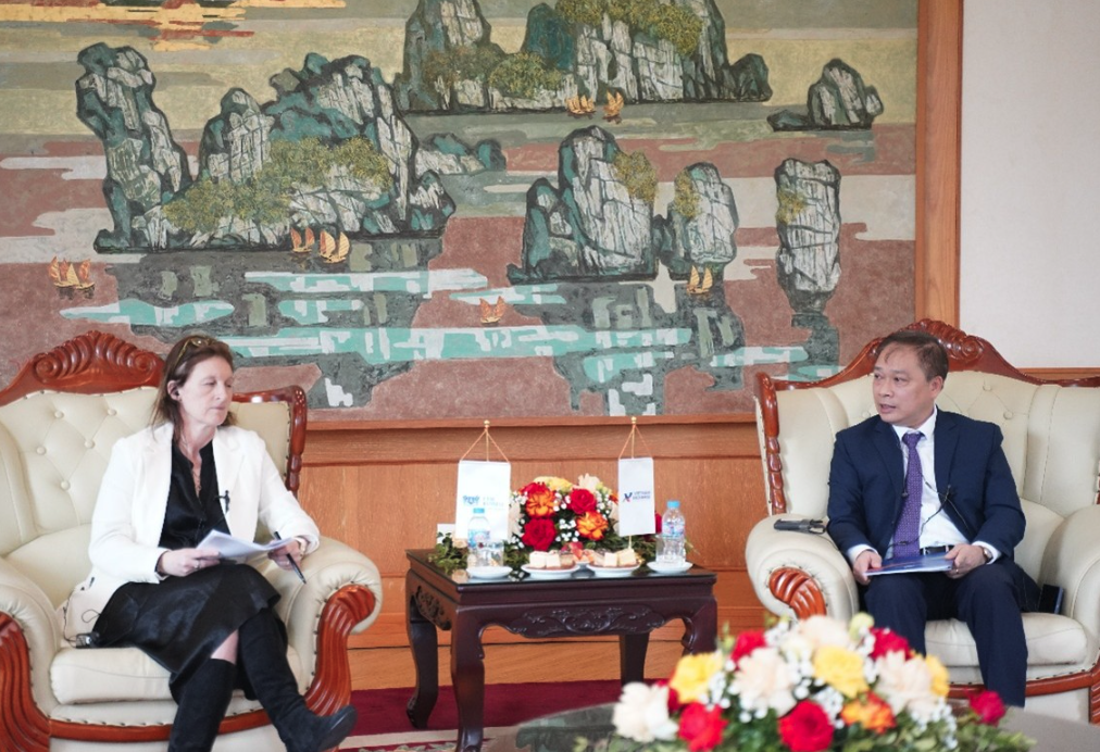 Đại diện FTSE và VNX trong buổi làm việc