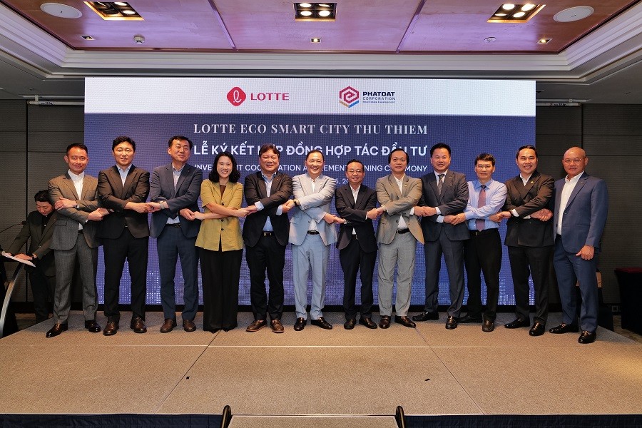 Ban lãnh đạo Lotte và Phát Đạt tại Lễ ký kết hợp tác