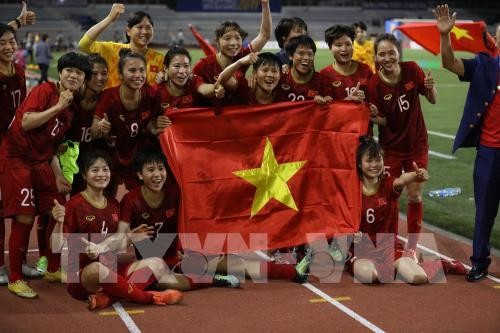 Vietcombank thưởng 500 triệu đồng cho đội tuyển bóng đá nữ vô địch SEA Games 30 ảnh 1