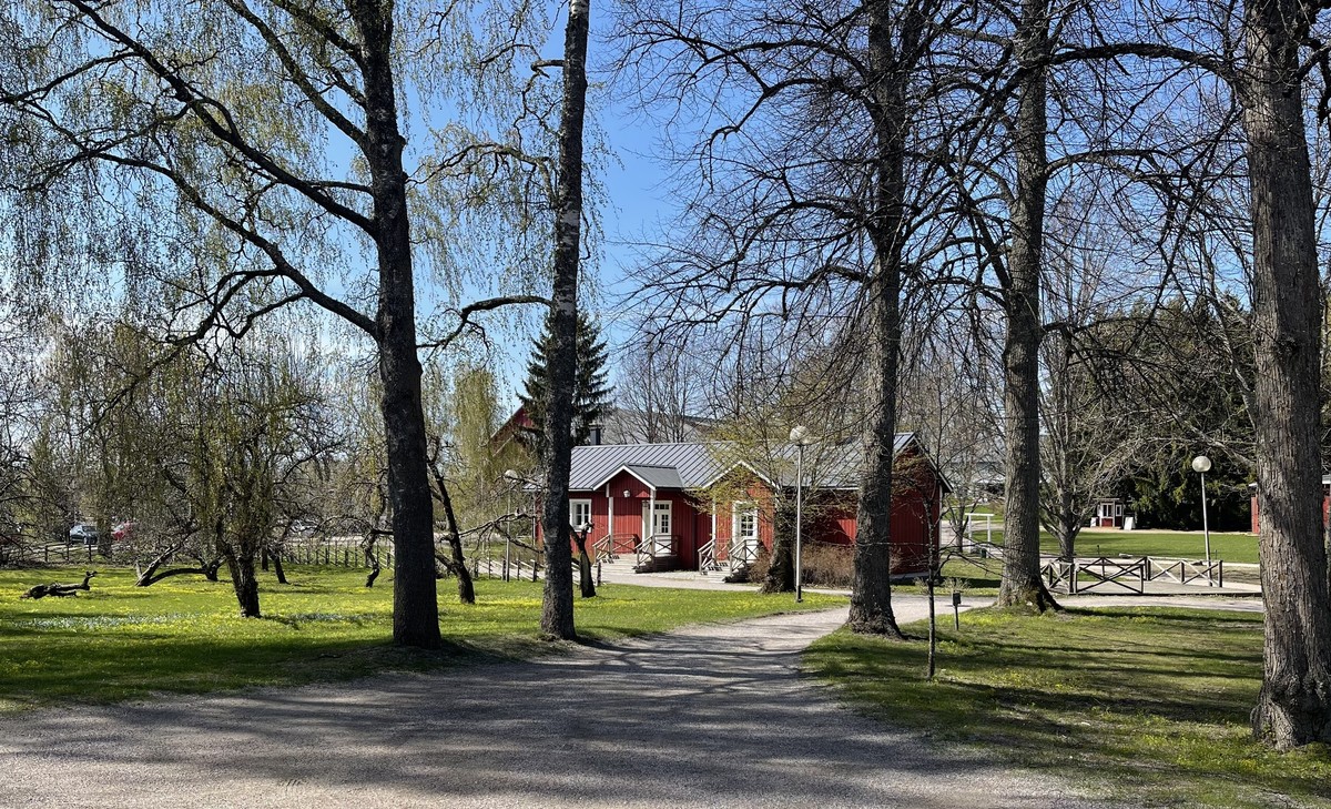 Một ngôi nhà trong rừng cây ngoại ô Henlsiki (Thủ đô Phần Lan)