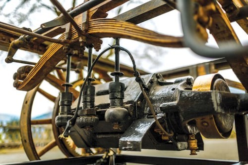 Mẫu xe hơi điện đầu tiên của Porsche ảnh 2