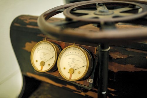 Mẫu xe hơi điện đầu tiên của Porsche ảnh 3