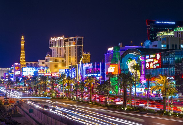 Dải Las Vegas là một phần của đại lộ nam Las Vegas, nơi tập trung nhiều khách sạn, sòng bạc cũng như bản sao của các điểm tham quan khác nhau trên thế giới. Đây là đoạn đường dài hơn 6km nằm trong quận Clark, tiểu bang Nevada.