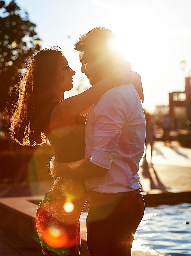 9 cách ôm khiến tim đối phương loạn nhịp ảnh 4