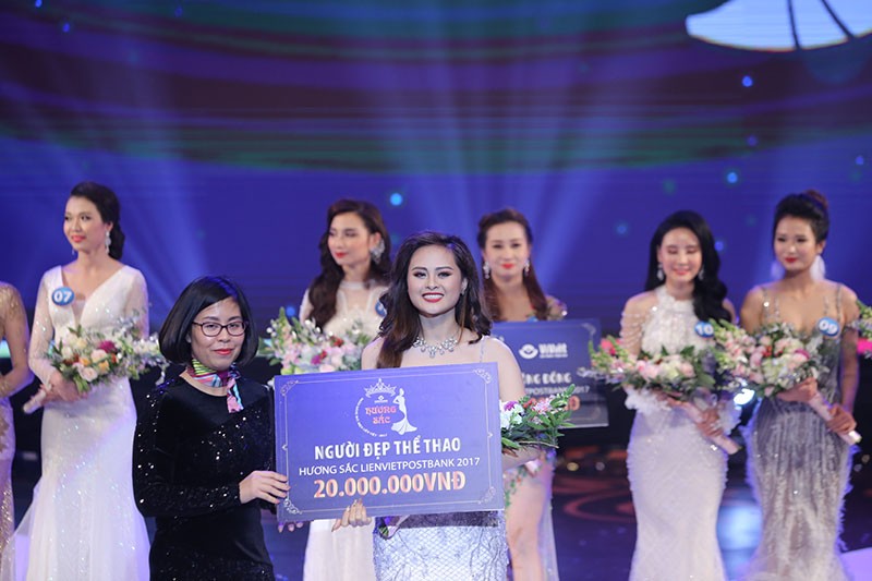 Lộ diện Hoa khôi Hương sắc LienVietPostBank 2017 ảnh 15