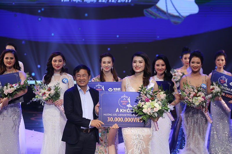 Lộ diện Hoa khôi Hương sắc LienVietPostBank 2017 ảnh 17