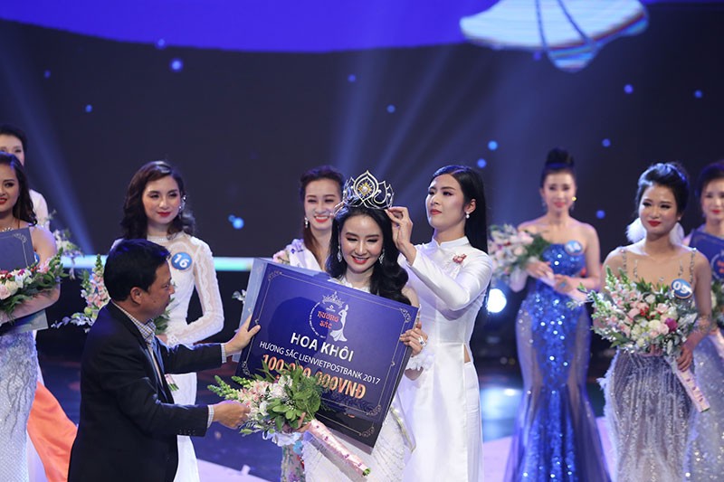 Lộ diện Hoa khôi Hương sắc LienVietPostBank 2017 ảnh 19