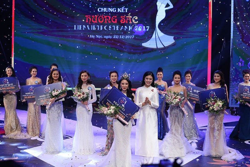 Lộ diện Hoa khôi Hương sắc LienVietPostBank 2017 ảnh 20