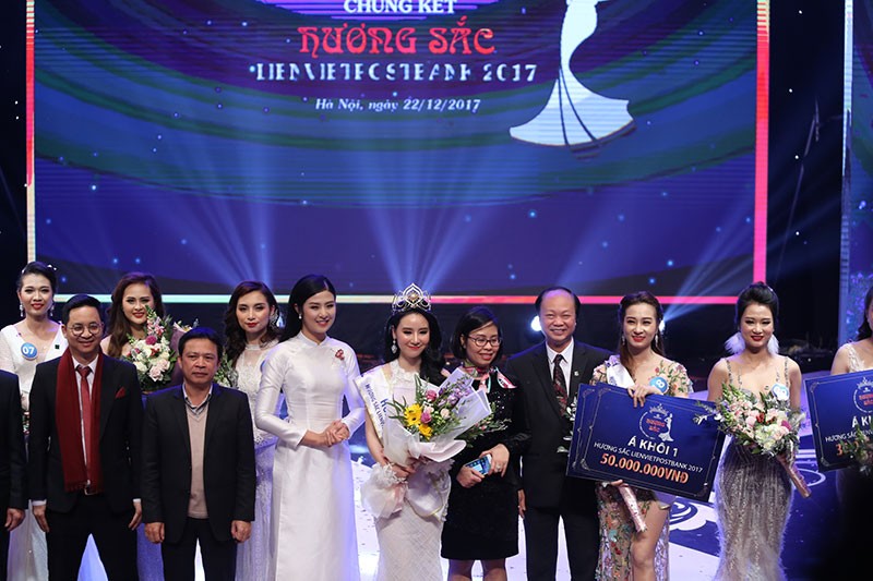 Lộ diện Hoa khôi Hương sắc LienVietPostBank 2017 ảnh 21