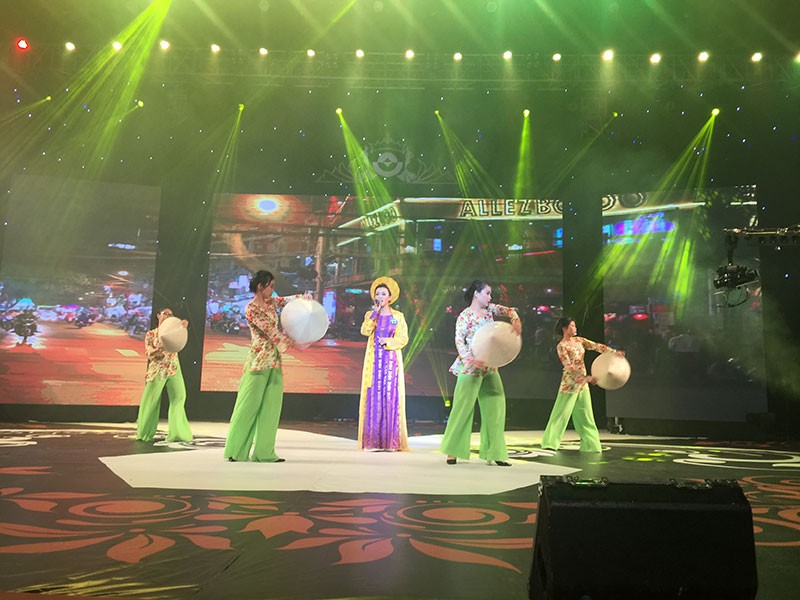 Lộ diện Hoa khôi Hương sắc LienVietPostBank 2017 ảnh 4