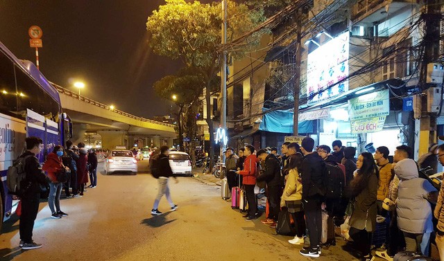 Muôn cách bạn trẻ Hà Nội đón năm mới ảnh 1