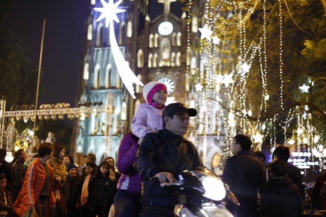 Muôn cách bạn trẻ Hà Nội đón năm mới ảnh 6