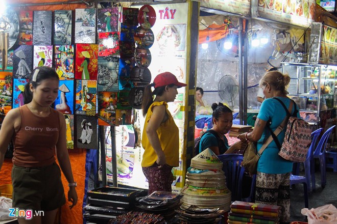 Chợ đêm Bến Thành mang về 1,36 tỷ mỗi năm nhưng chi tới 90% ảnh 1