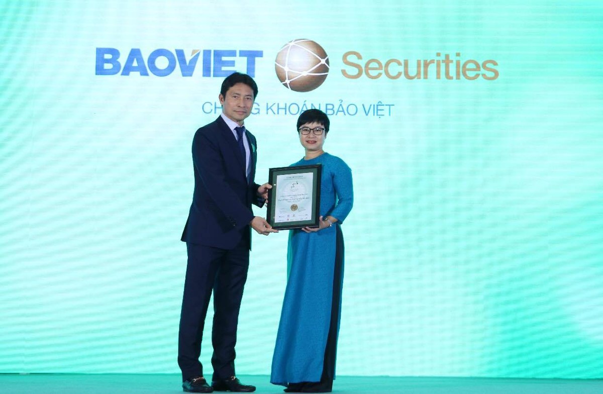 Chứng khoán Bảo Việt (BVSC) nhận 2 giải thưởng lớn ảnh 1