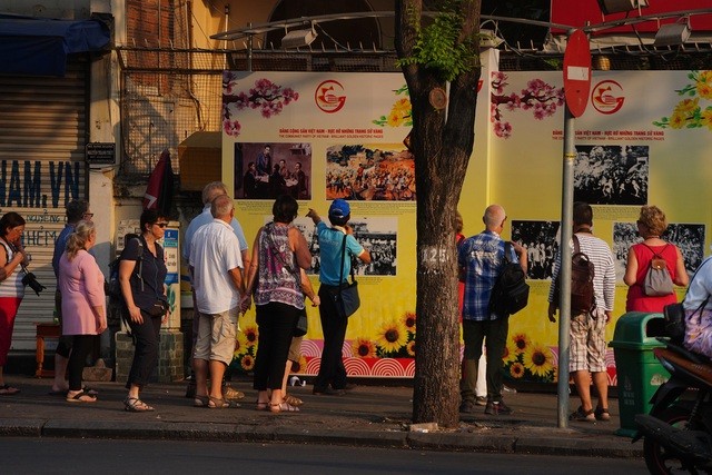 Lý do khách Tây hờ hững với khẩu trang và nước rửa tay ảnh 2