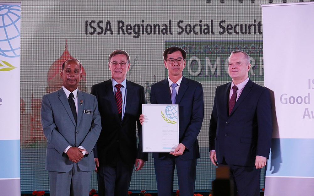 Bảo hiểm xã hội Việt Nam - 25 năm vững trụ cột an sinh ảnh 1