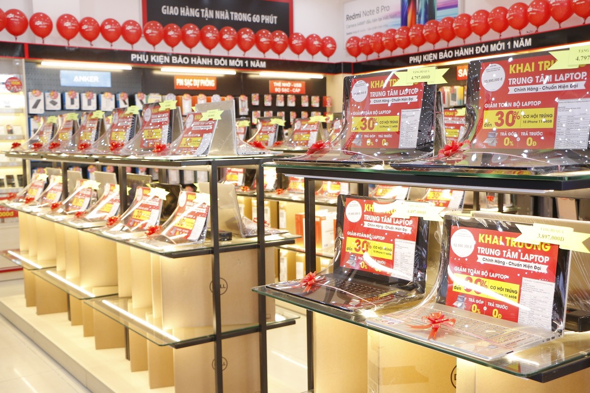 Khách hàng dễ dàng sở hữu sản phẩm công nghệ yêu thích thông qua ưu đãi trả góp 0% lãi suất với thủ tục nhanh chóng.