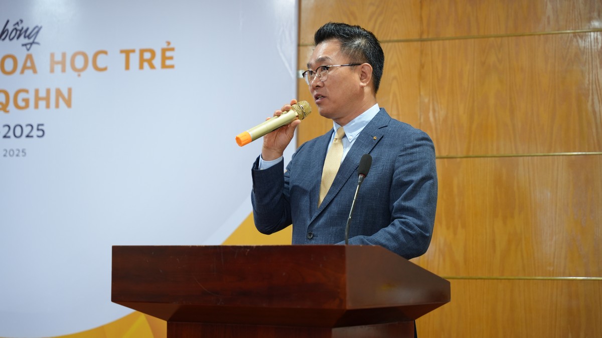 Tổng giám đốc KBSV - ông Jeon Mun Cheol, phát biểu tại sự kiện, khẳng định niềm tin và cam kết đồng hành của KBSV với hành trình trưởng thành của thế hệ trẻ Việt Nam