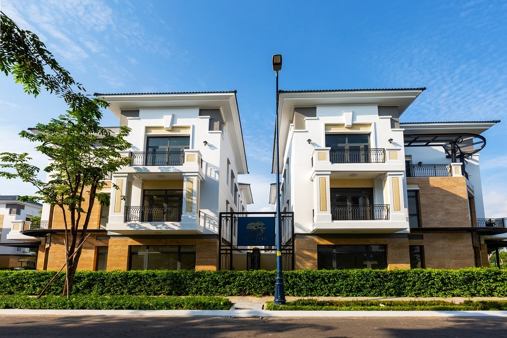 Mỗi ngôi nhà tại Verosa Park kết hợp hài hòa giữa nét tân kỳ và cổ điển, kết cấu bền vững, đẹp mãi theo thời gian.
