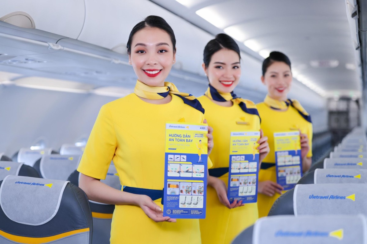 Đồng phục tiếp viên nữ của Vietravel Airlines
