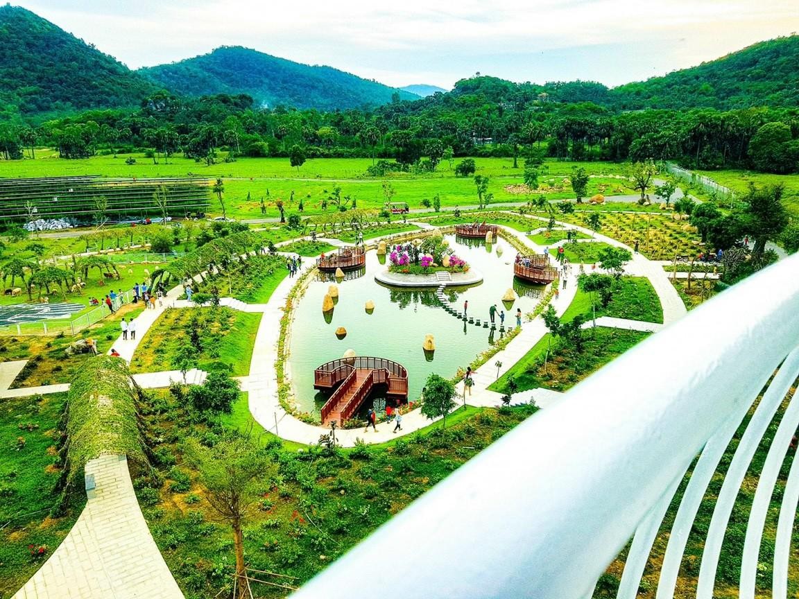 Khu du lịch điện mặt trời An Hảo từ trên cao nhìn xuống Khu du lịch điện mặt trời An Hảo từ trên cao nhìn xuống