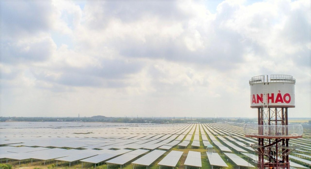 Thủy đài Sao Mai sừng sững biểu tượng của sự can trường vươn lên mạnh mẽ bất chấp những khó khăn. Thủy đài Sao Mai sừng sững biểu tượng của sự can trường vươn lên mạnh mẽ bất chấp những khó khăn.